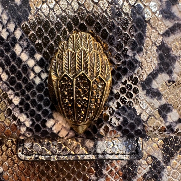 BNWOT Kurt Geiger London large Kensington handbag in gold snake print. - Picture 3 of 14